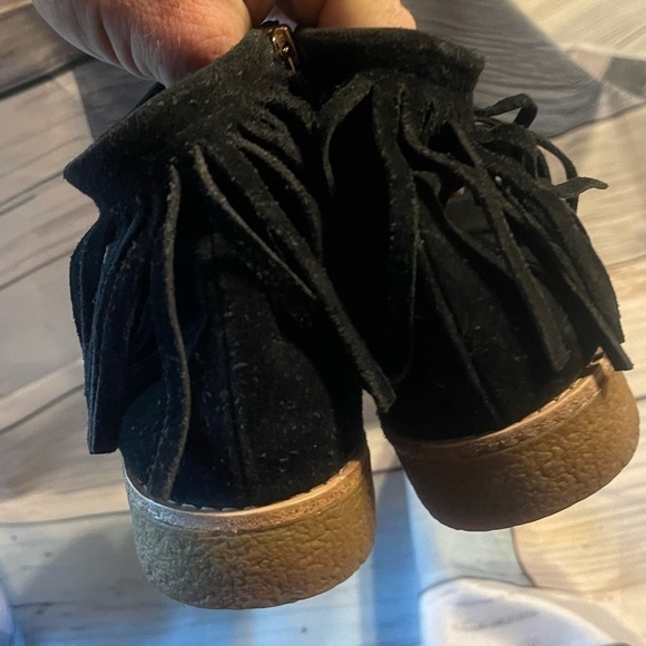 Kate ♠️ Spade Black Tassel Chelsea Ankle Boots ♠️EUC♠️ - Picture 4 of 9